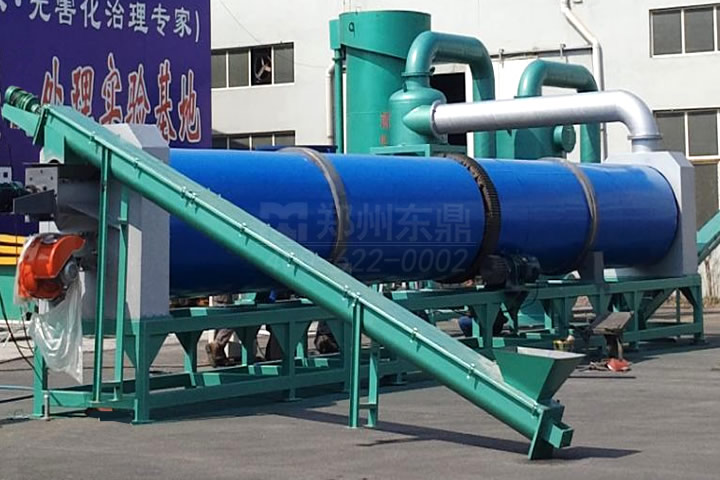 雞糞烘干機(jī)是一種專門用于處理禽畜糞便（如雞糞、牛糞、豬糞等）的干燥設(shè)備，通過(guò)脫水、高溫?zé)犸L(fēng)烘干、消毒滅菌、除臭等工序，將高含水量的糞便轉(zhuǎn)化為低含水量的有機(jī)肥料或飼料，實(shí)現(xiàn)了畜禽糞便的快速高效利用。