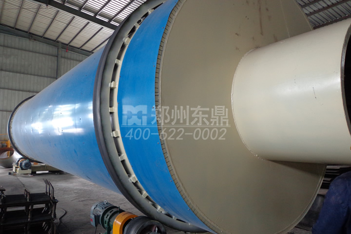 樹皮烘干機可以解決塊莖大、長度長些的樹皮、樹枝、棕櫚絲物料烘干