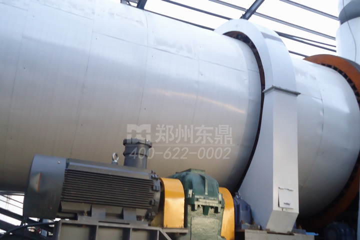 大型精礦粉球團(tuán)類烘干機(jī)設(shè)備是一種處理能力大、穩(wěn)定高效、自動化程度高的專用烘干器，適用于鐵精礦、錳礦粉、鈷礦粉、銅精礦、金礦粉、鉛精粉、錫礦粉、汞礦粉、磷精礦、鉬精礦等精礦