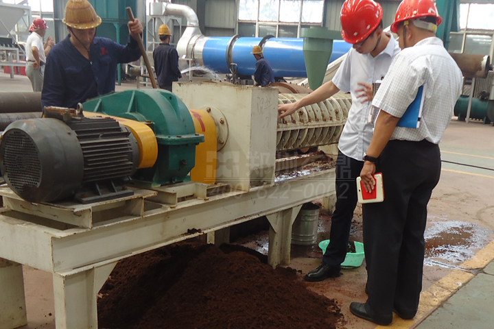 椰糠烘干機(jī)烘干椰槺椰絲成本低，占地面積小，提供椰槺烘干現(xiàn)場(chǎng)考察咨詢