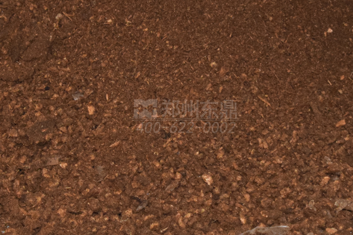 菌菇渣烘干機通過熱能轉(zhuǎn)換快速將菌渣中的多余水分脫除，改善了菌渣的儲裝運特性。